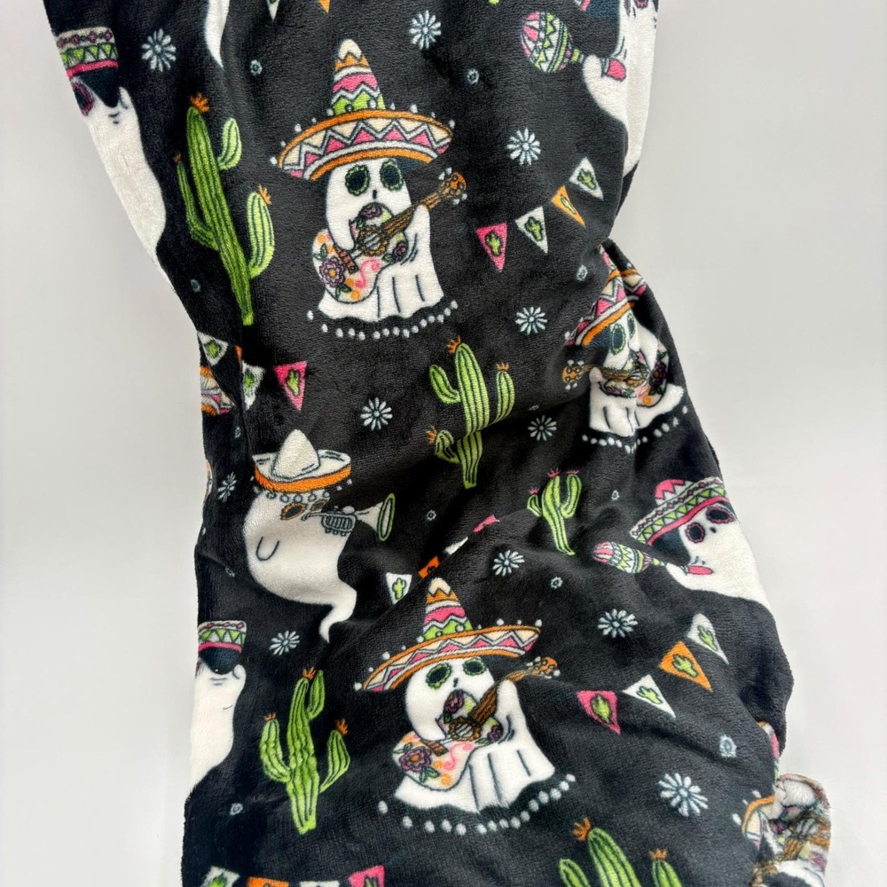 Boo! Halloween Velvet Soft Throw Blanket Ghost Sombrero Black Mariachi